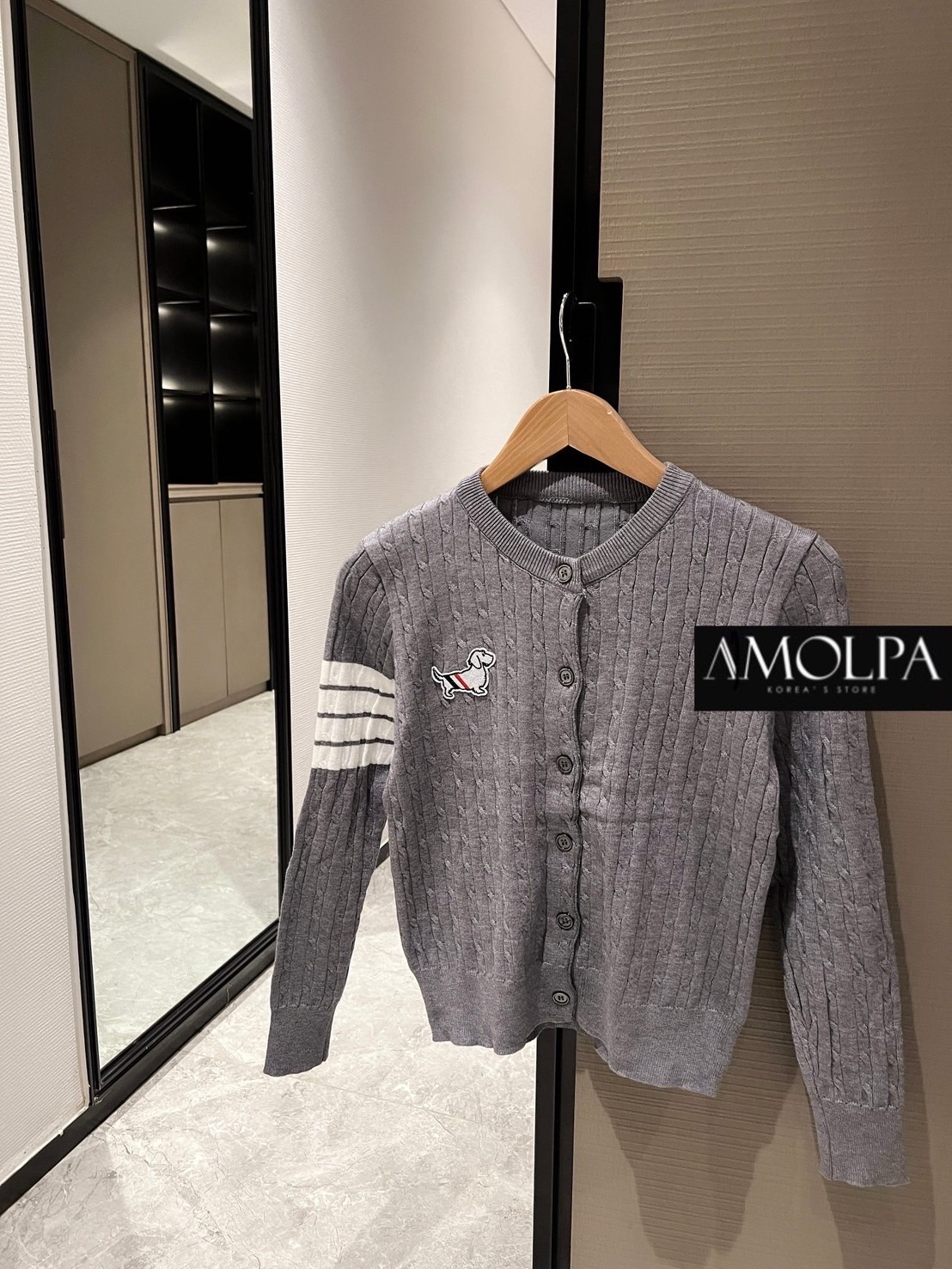 SET THOM BROWNE เสื้อ+กางเกง ..งานอย่างดี ผ้าไหมพรม นุ่มมม แน่นนน เด้ง หนานุ่ม และเย็นๆ ไม่มีผิดหวังแน่นอน ใส่สบาย : สินค้าคุณภาพ (พร้อมส่ง)