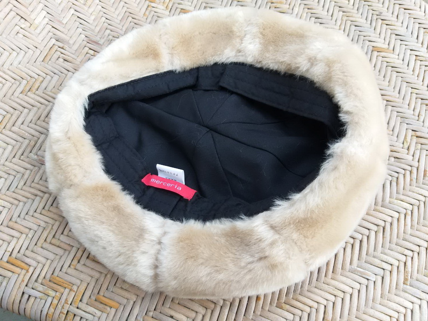 หมวกเบเร่ต์เฟอร์ฟูหนานุ่ม สวยมากๆ ใบนี้