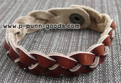 ข้อมือสายหนังถัก (สีน้ำตาล)