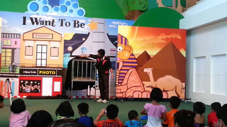 มายากล นักมายากล การแสดง โชว์ Magic Show ห้างซีคอนสแควร์