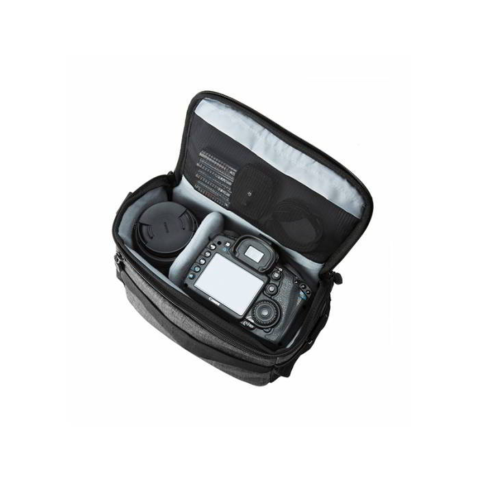 กระเป๋าใส่กล้องถ่ายรูป SLR/DSLR ขนาดกะทัดรัด พร้อมผ้าคลุมกันฝนหรือสิ่งสกปรก (สี Grey) (BAGSMART Compact Camera Shoulder Bag for SLR/DSLR with Waterproof Rain Cover)