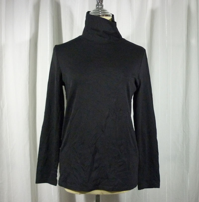 เสื้อคอเต่าสีดำ Uniqlo Sz L-XL ผ้าดีมาก