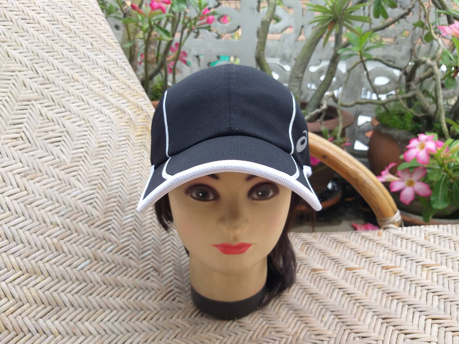 หมวกนักวิ่ง asics ราคาเต็ม 1800 (ของใหม่)