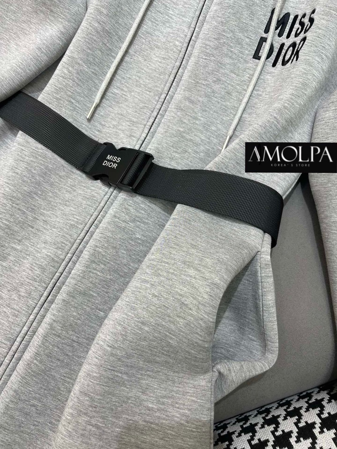 MAXI DRESS CD WITH BELT เดรสฮู๊ดแขนยาว ตัวล่าสุด ไม่หนาเกิน ไม่บางเกินไป งานน่ารักมาก ผ้าเย็นใส่ สบายมาก ใส่สบาย : สินค้าคุณภาพ (พร้อมส่ง)