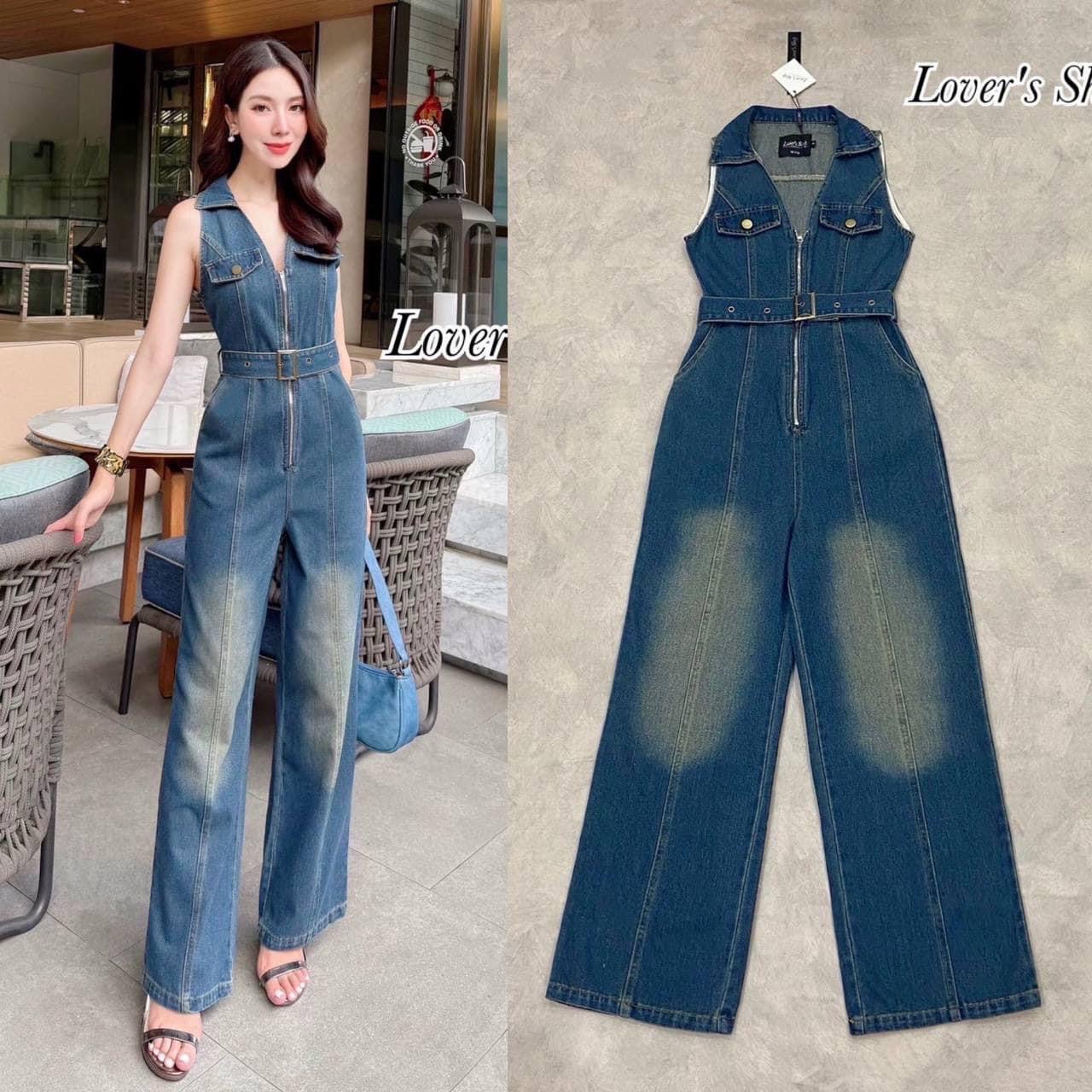 จั้มสูทยีนส์ ลุคสมาร์ทเกิร์ล ใครใส่ก็สวย ดูดีค่ะ ดีเทลคอวีแต่งปกทรงซิบหน้า กางเกงมี กระเป๋าข้าง ทรงเข้ารูป มาพร้อมเข็มขัด ขากางเกง ทรงกระบอกกลาง ใส่สบาย : สินค้าคุณภาพ (พร้อมส่ง)