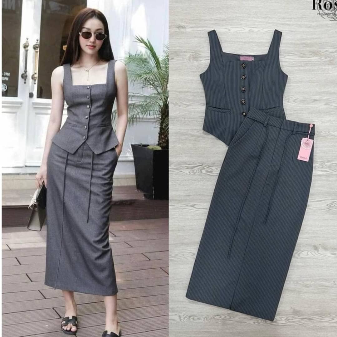 เซทเสื้อสีเทาลายริ้ว แต่งกระดุมสีน้ำตาล มากับกระโปรงทรงสอบ มีแต่งเชือกเพิ่มความชิค สินค้าคุณภาพ (พร้อมส่ง)