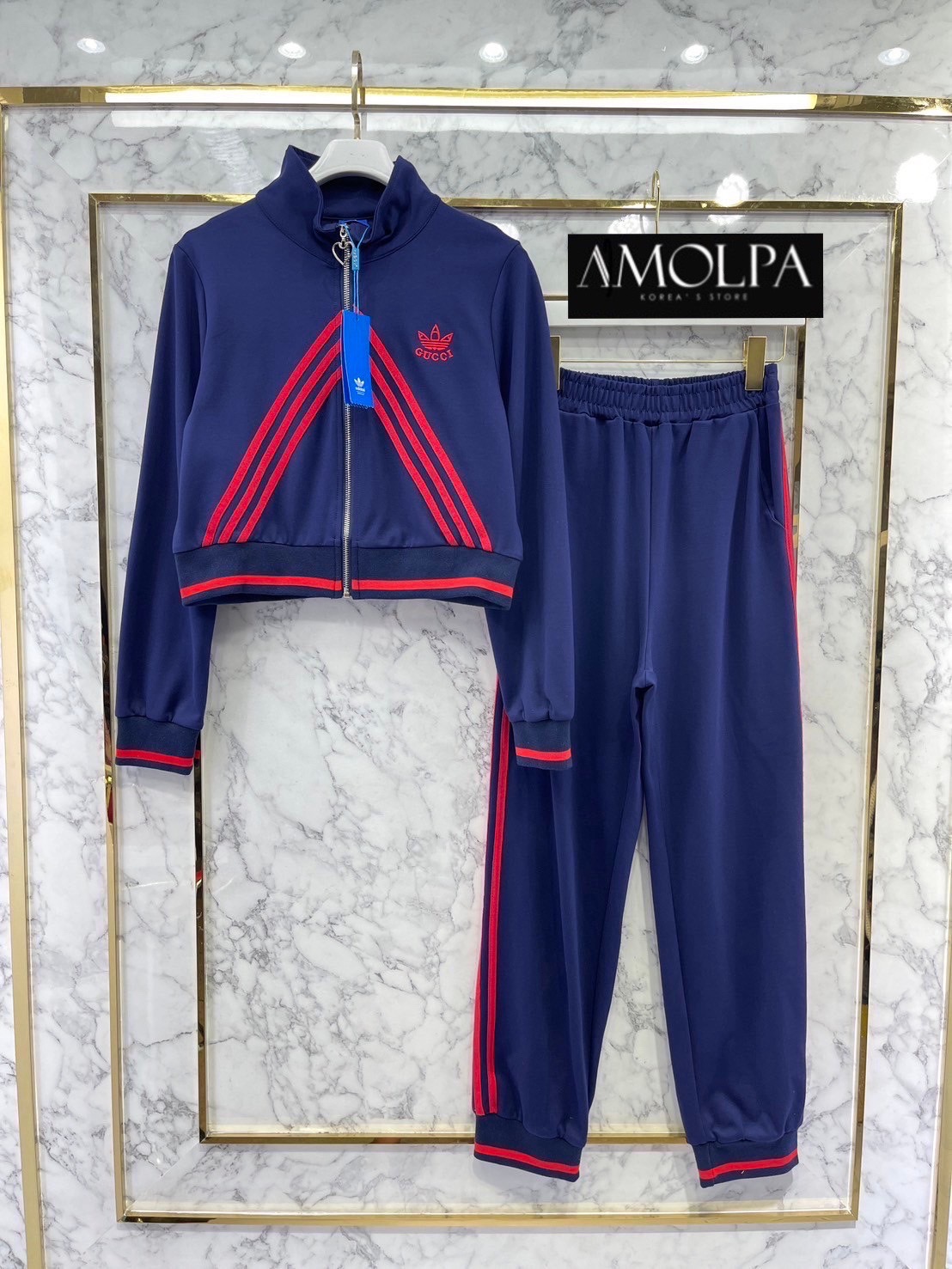 SET งานแบรนด์ แถบข้าง คอลเลคชั่นใหม่ ตัวเสื้อแต่งแถบแขนยาวซิปหน้า ปัก LOGO ที่หน้าอก มาพร้อมกางเกง ผ้าอย่างดี ใส่สบาย สินค้าคุณภาพ (พร้อมส่ง)