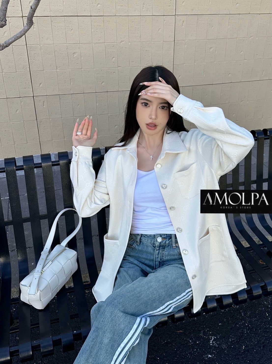 เสื้อเชิ้ต GG 3D งาน hiend ปั้มลาย GG ผ้าอย่างดี งานสวยยม๊ากก ลายใหม่ งานน่ารักมาก ผ้าใส่สบายมากกกก ห้ามพลาด ใส่สบายสุดๆ ใส่สบาย : สินค้าคุณภาพ (พร้อมส่ง)