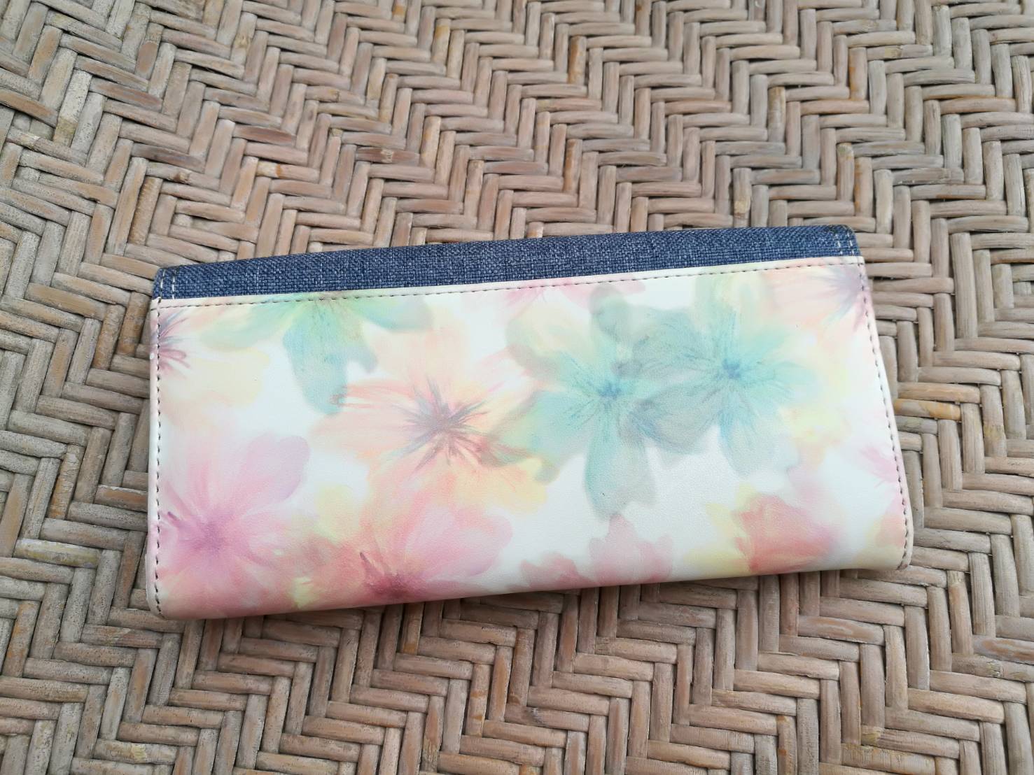 กระเป๋าสตางค์ สวยหวานใบนี้