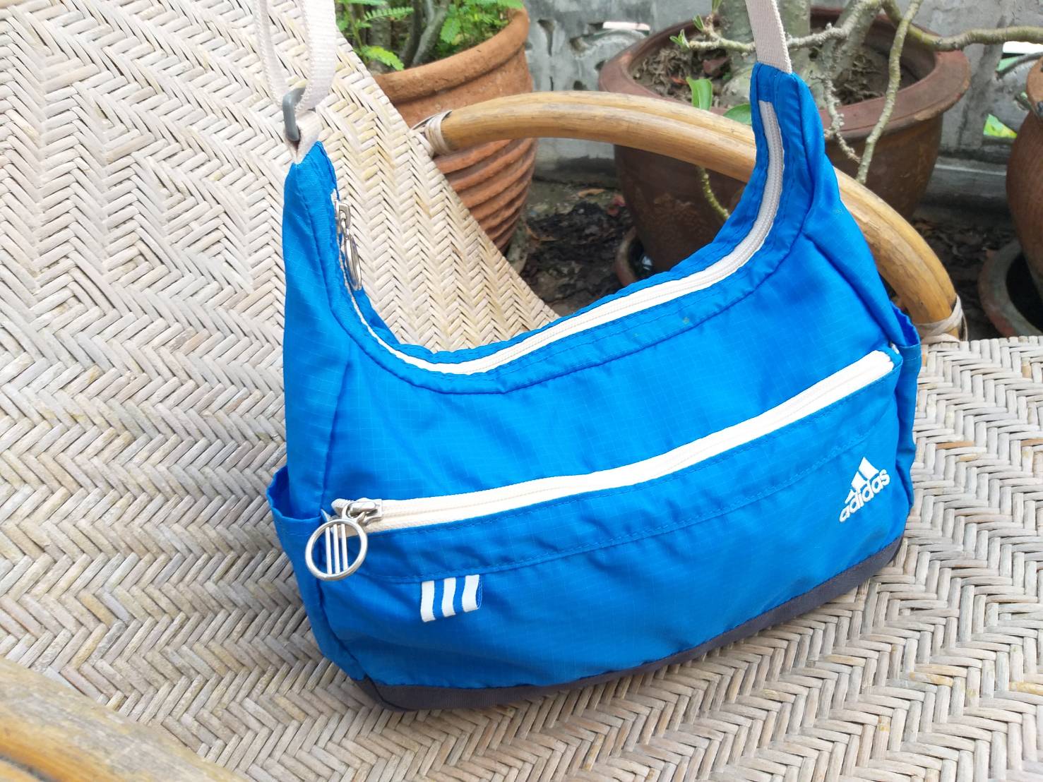 กระเป๋าสะพาย adidas ของแท้ น่ารักมาก