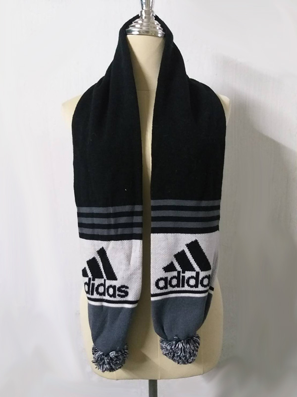 ผ้าพันคอไหมพรม adidas (ของใหม่)