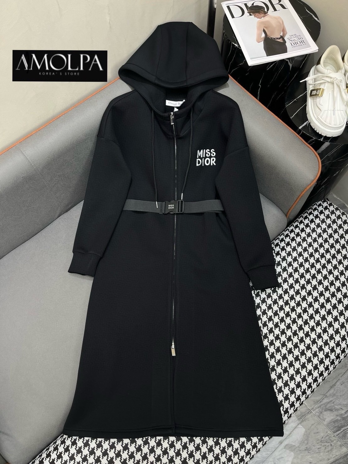 MAXI DRESS CD WITH BELT เดรสฮู๊ดแขนยาว ตัวล่าสุด ไม่หนาเกิน ไม่บางเกินไป งานน่ารักมาก ผ้าเย็นใส่ สบายมาก ใส่สบาย : สินค้าคุณภาพ (พร้อมส่ง)