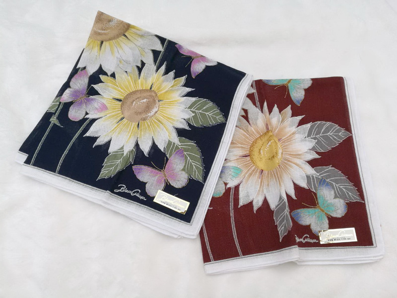 ผ้าเช็ดหน้าแบรนด์ลายดอกทานตะวัน สีสวยมาก
