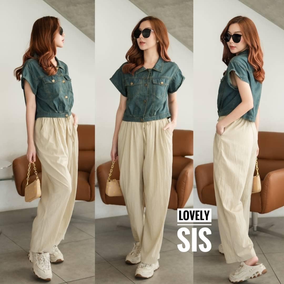 Set 2 pcs เสื้อยีนส์ครอปสั้นแต่งคอปกกระดุม หน้า งานผ้าฟอกเนื้อดี มาพร้อมกางเกงเอว สม็อคเชือกรูด สินค้าคุณภาพ (พร้อมส่ง)