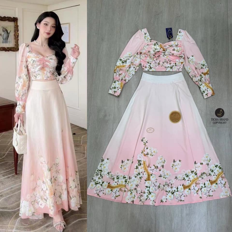 Set 2 สีชมพู เสื้อครอปแขนยาวจั๊มปลายแขนเนื้อผ้าพิมพ์ลายดอกไม้สีชมพู มาพร้อมกับกระโปรงยาวคลุมข้อเท้าเอวสูง ซิปด้านข้าง ใส่สบาย สินค้าคุณภาพ (พร้อมส่ง)