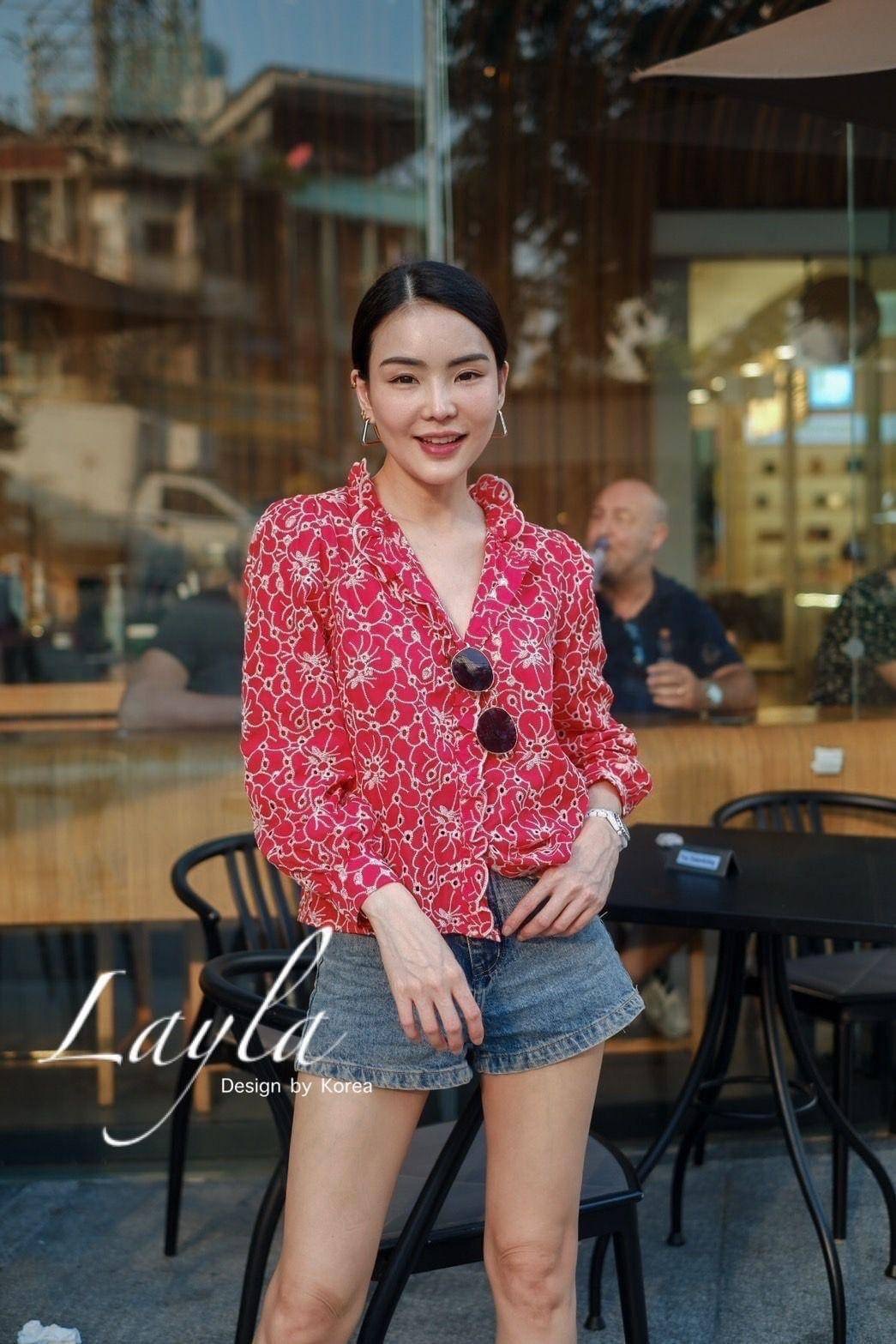 เสื้อปักฉลุลายดอกไม้ แบรนด์ sezane แบรนด์ที่กำลังมาแรงจากParis ทรงเชิ้ตคอระบายต่อยาวถึงแถบกระดุม ใส่สบาย : สินค้าคุณภาพ (พร้อมส่ง)