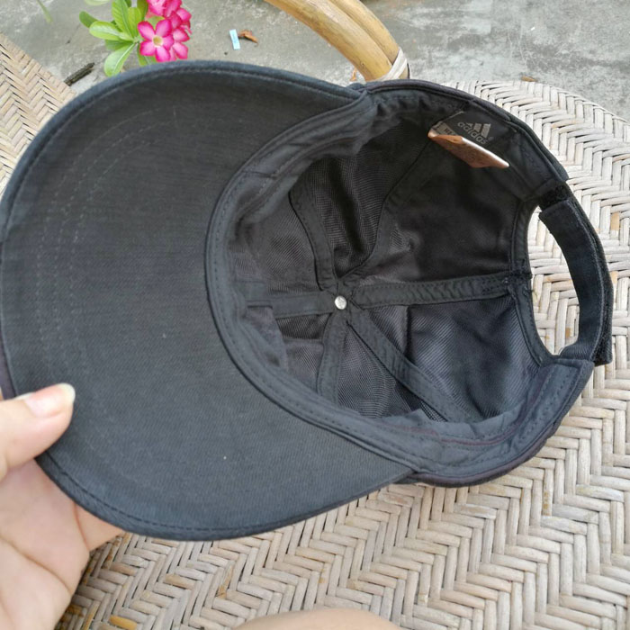 หมวกแก๊ป adidas สีดำล้วน