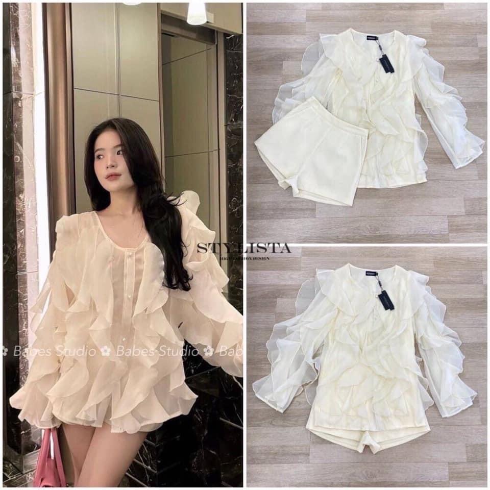 เซตเสื้อเเขนยาว แต่งริ้วระบายทั้งตัว ใส่สวยพริ้วๆ มาพร้อมกางเกงขาสั้นเข้าชุด ใส่สบาย : สินค้าคุณภาพ (พร้อมส่ง)