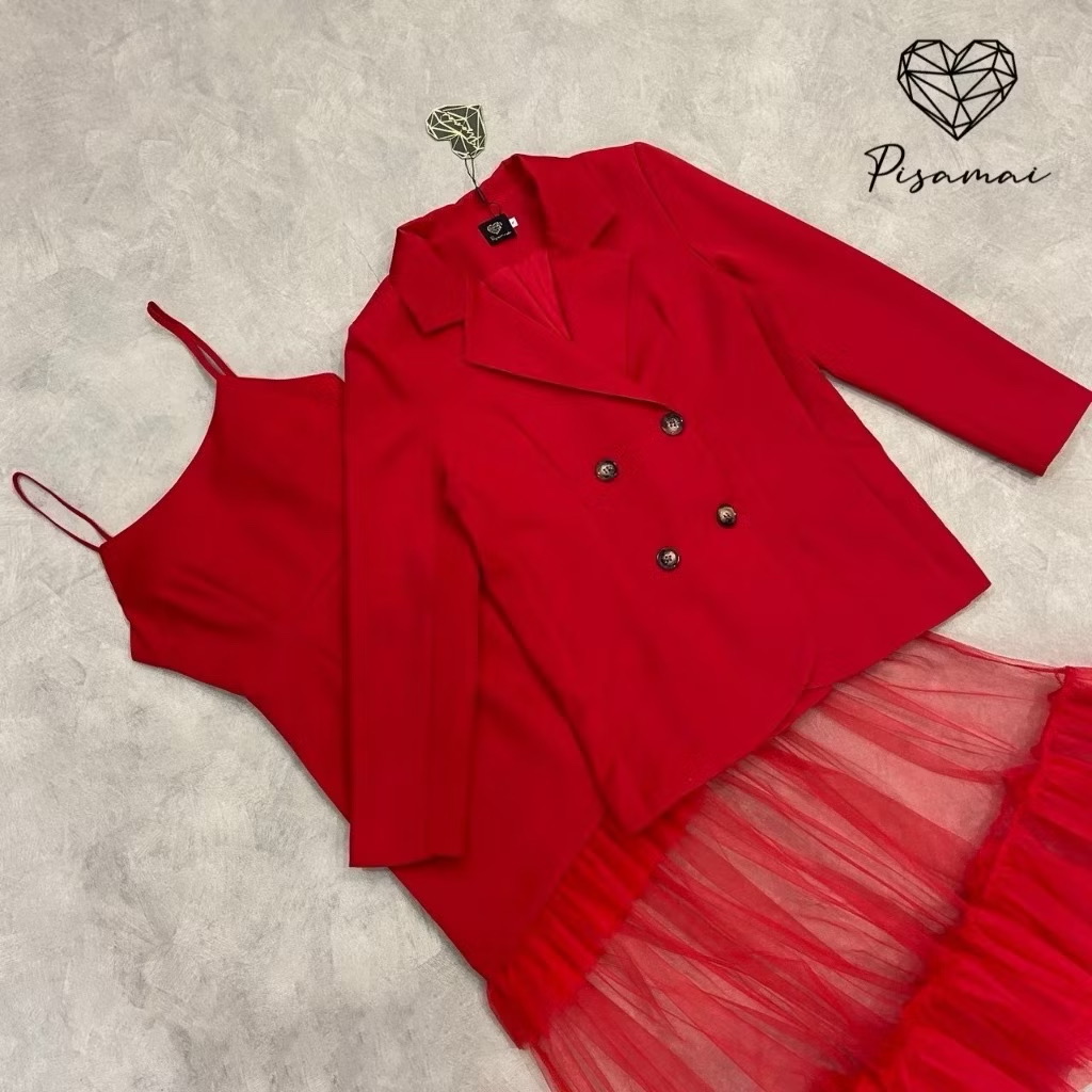 เซ็ตสายเดี่ยวสีแดง แต่งระบายซีทรูยาวอลังด้านล่าง มาคู่กับเบเซอร์oversize คัทติ้งเป๊ะ ใส่สบาย : สินค้าคุณภาพ (พร้อมส่ง)