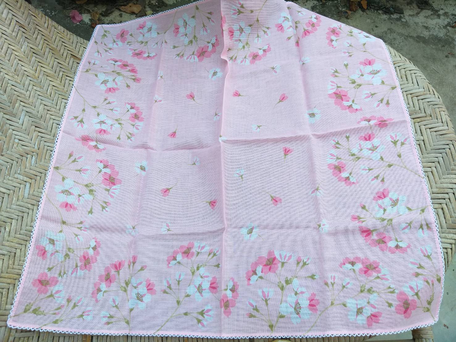 ผ้าเช็ดหน้าขอบโครเชต์ สวยหวานผ้าดีมากๆ