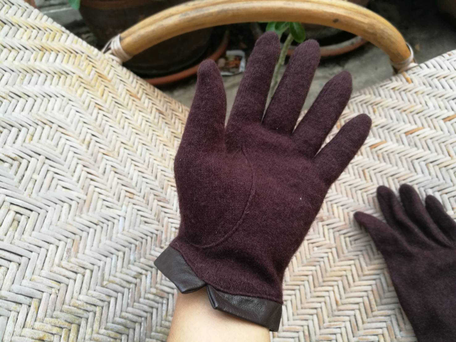 ถุงมือไหมพรมขนสัตว์ NINA RICCI น่ารักมาก