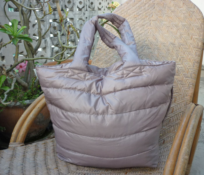 กระเป๋าบุขนนก ROOTOTE FEATHER ROO GRANDE