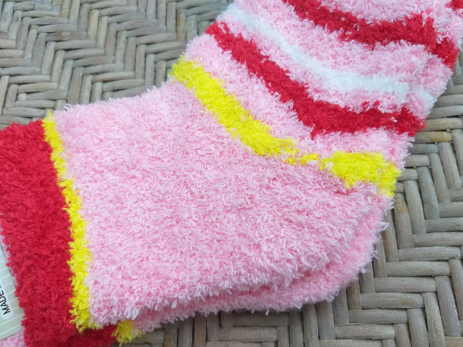 ถุงเท้าเนื้อขนสุดนุ่ม ยืดหยุ่นดีมาก อุ่นมาก