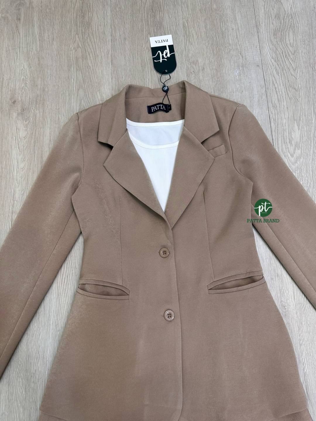 Set สูท3 ชิ้น เสื้อคลุมสูทแขนยาวมีกระดุมหน้า+เสื้อกล้ามสีขาวตัวใน มาคู่เซตกับกางเกงขาสั้นซิปข้าง เย็บซับในอย่างดี สินค้าคุณภาพ (พร้อมส่ง)