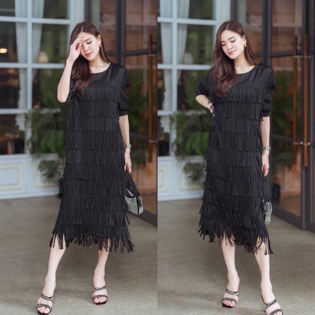 เดรสอัดพลีท คอกลม แขนยาว แพตเทิร์นดีงามมว้าก เล่นระดับชายพู่ ถึง 7 ชั้น ได้อย่างลงตัว ฟรุ๊งฟริ๊ง มีมิติ สวยงาม 👍🏻 สินค้าคุณภาพ (พร้อมส่ง)