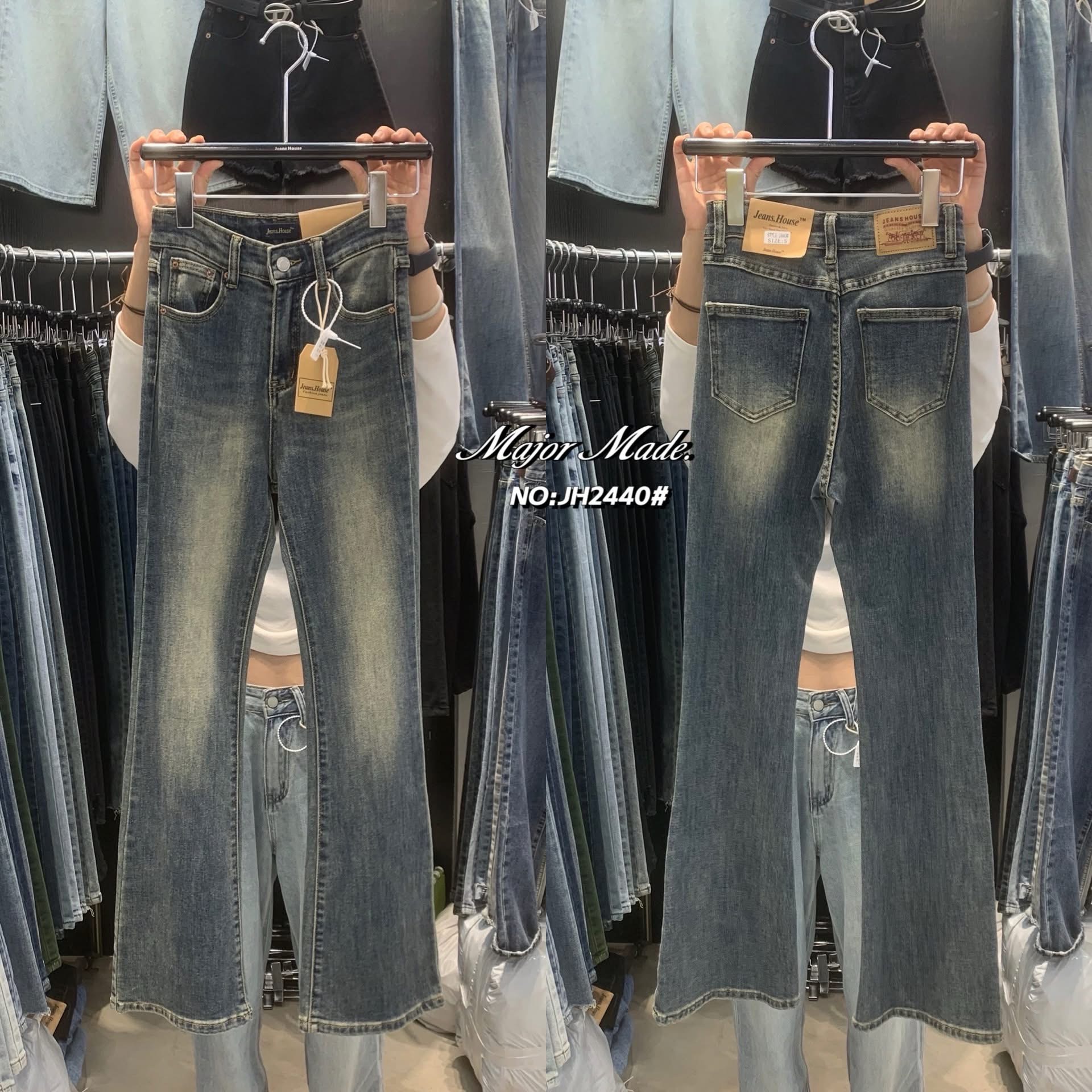 กางเกงยีนส์ขาม้ายาว ทรงเอวสูงงงง ผ้านิ่มมากๆๆ เนื้อผ้านิ่มหนา ยืดหยุ่นได้เยอะ ใส่ทรงเป๊ะเข้ารูป ปลายขากลวงสวย ใส่แล้วเพรียวสุดๆ สีฟอกก็สวย ใส่สบาย : สินค้าคุณภาพ (พร้อมส่ง)