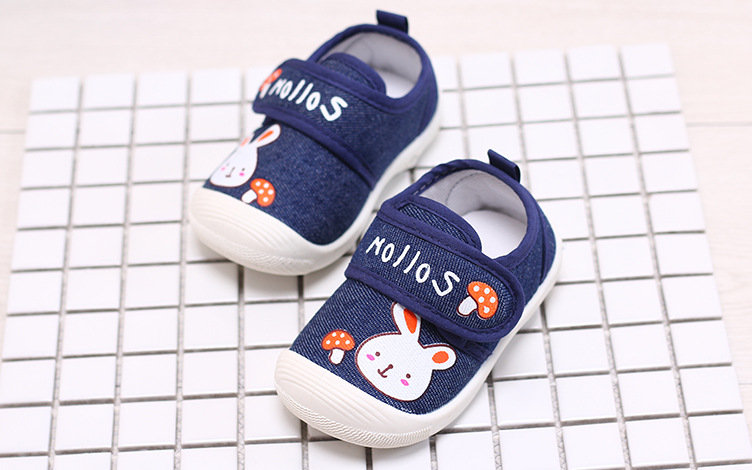 รองเท้าเด็กหัดเดิน สีน้ำเงินลายกระต่าย (เท้ายาว 10-11 ซม.)