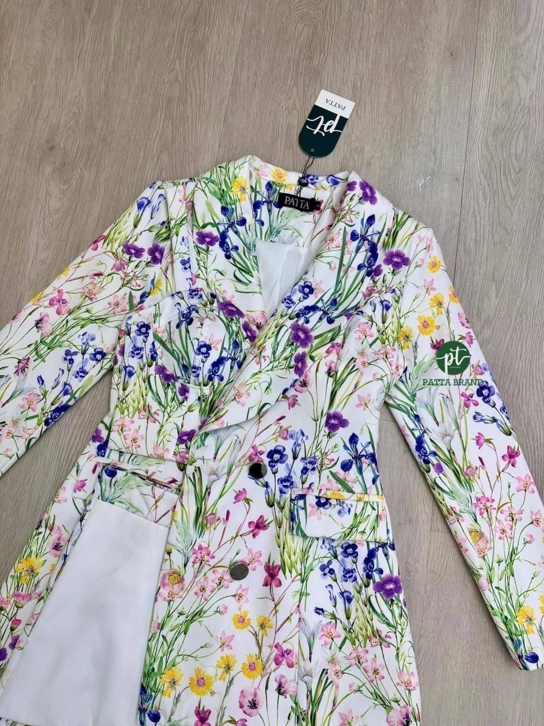 Setสูท3ชิ้นพิมพ์ลายดอกไม้สีสัน เสื้อคลุมสูทแขนยาวคอปกไหล่เย็บเสริม +เสื้อครอปตัวสั้นสายเดี่ยวอกเย็บเสริมฟองน้ำ มาคู่กางเกงขาสั้นพิมพ์ลายเดียวกัน สินค้าคุณภาพ (พร้อมส่ง)