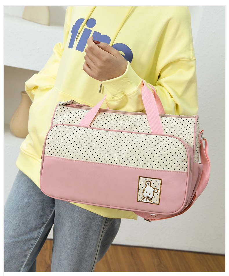 กระเป๋าเด็กอ่อน กระเป๋าคุณแม่ ใส่สัมภาระลูก Set 4 ชิ้น ผ้านุ่มลื่นกันน้ำ ลายจุดน่ารัก อย่างดี