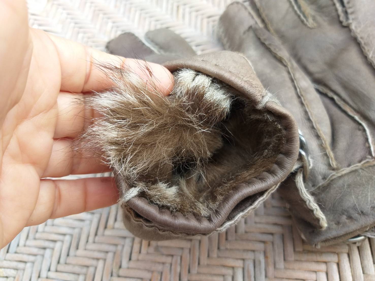 ถุงมือหนังบุขนหนา อุ่นถึงติดลบ