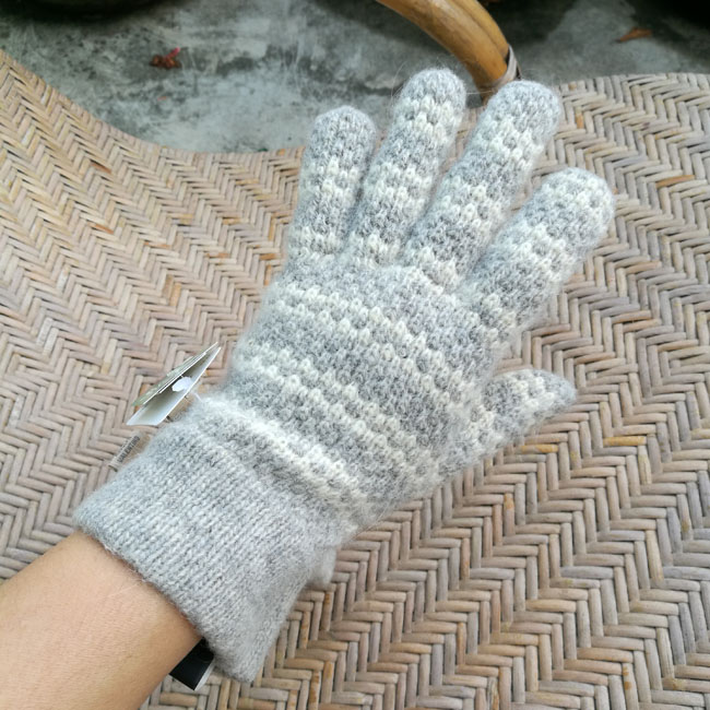 ถุงมือไหมพรมขนสัตว์ (ของใหม่)