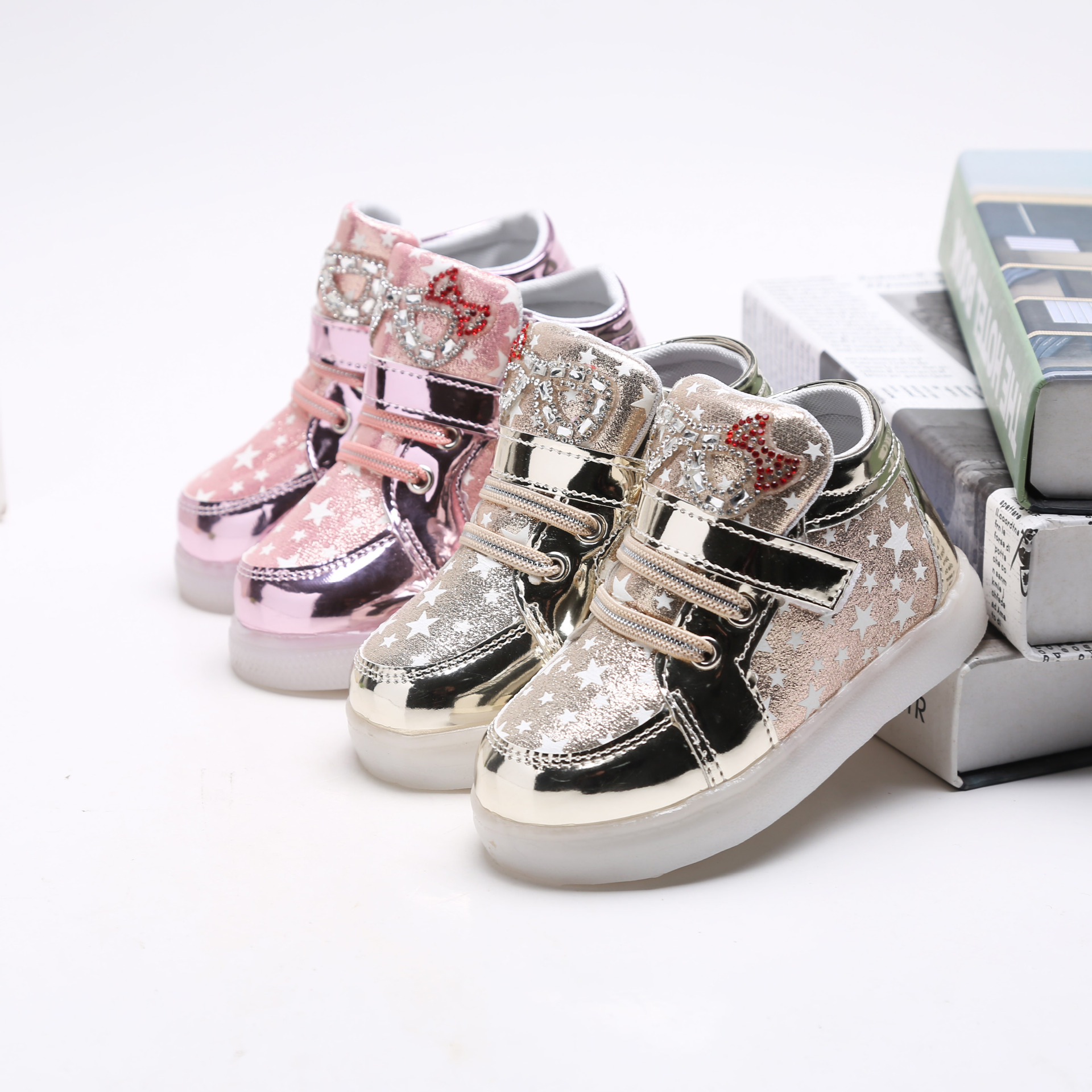 รองเท้าคัชชูเด็กหญิงตัวน้อย สีทองเมทัลลิค มีไฟ+เรืองแสง Size 23