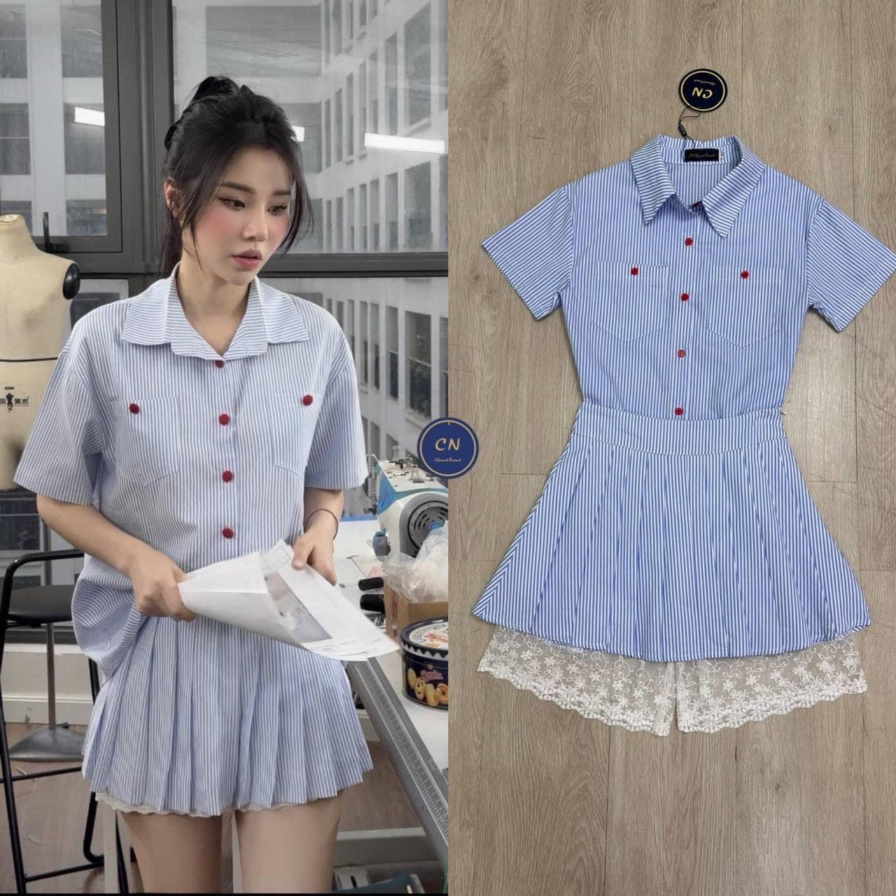 Set 2 ชิ้น เนื้อผ้าลายริ้วเล็กสีฟ้าขาว ตัวเสื้อเชิ๊ตคอปกแขนสั้น มีกระเป๋าเล็กๆที่อก +กระโปรงเทนนิสสั้น : สินค้าคุณภาพ (พร้อมส่ง)
