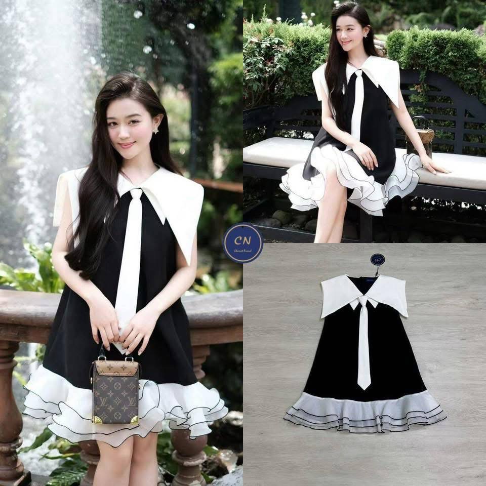 เดรสสั้น แขนกุด ทรงโอเวอร์ไซด์ นิดๆ ดีไซน์แต่งปกใหญ่ คลุมหัวไหล่ สองชั้น มาพร้อมเน็คไทสีขาว ใส่สบาย : สินค้าคุณภาพ (พร้อมส่ง)