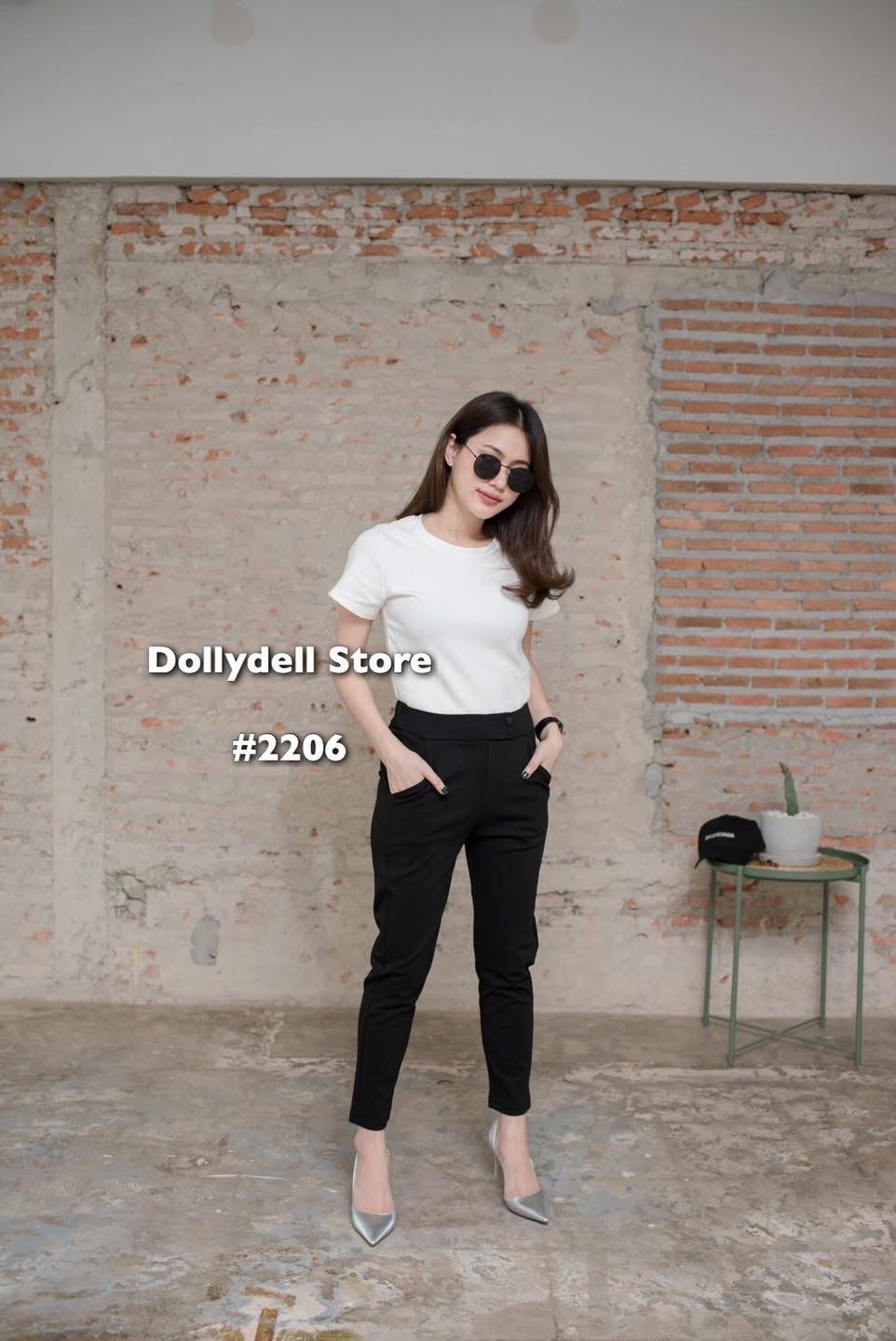 กางเกงเอวด้านหลังเป็นสม๊อคยืดได้ แต่งกระดุมหลอกช่วงเอวด้านหน้า มีกระเป๋าจริงเนื้อผ้าคุณภาพดี ใส่สบาย : สินค้าคุณภาพ (พร้อมส่ง)