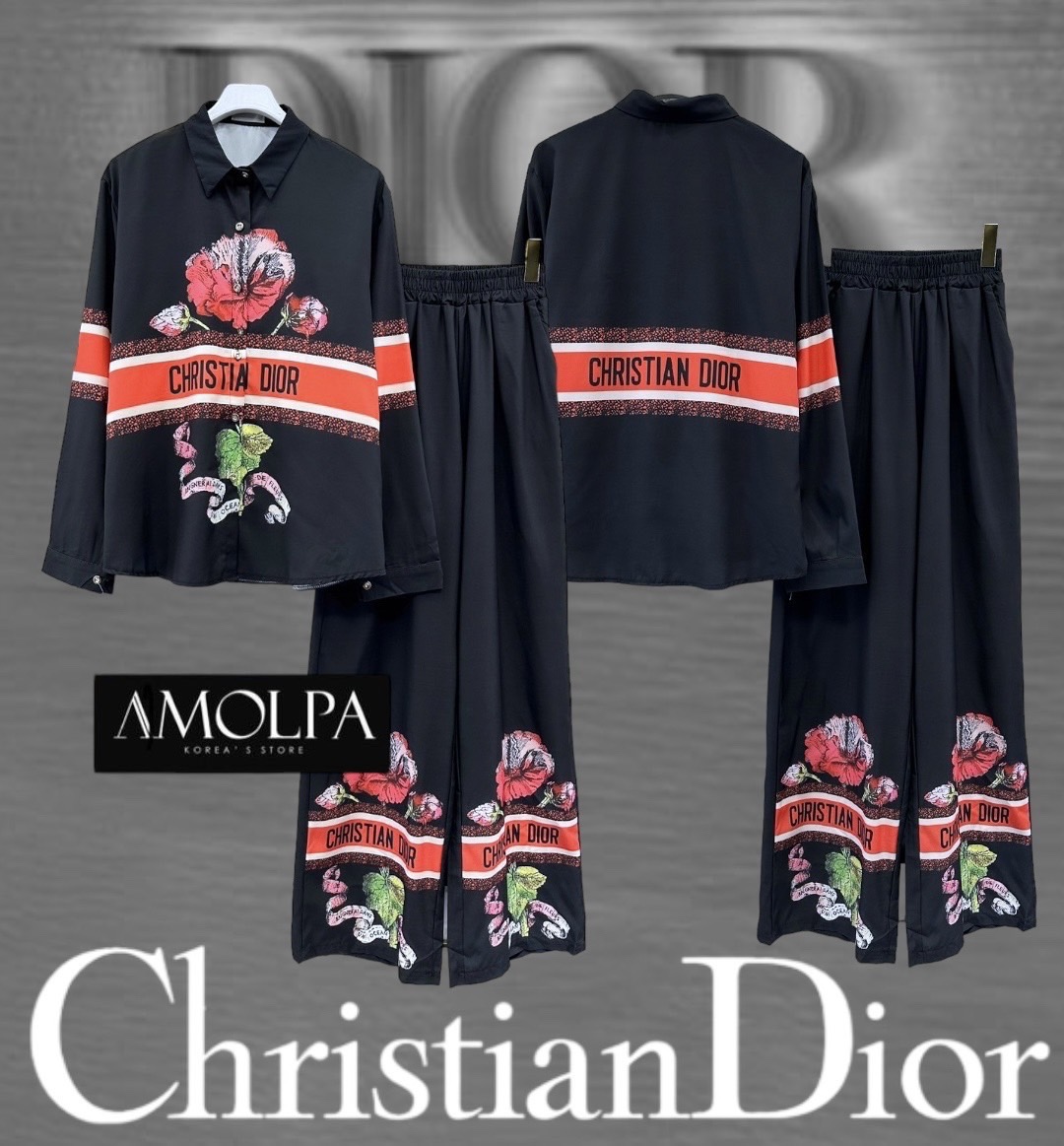 SET PAJAMAS DIOR งานใหม่ ตัวเสื้อเป็นเชิ้ต DIOR. เด่นเป็นสง่า มาพร้อม กางเกงขายาว ใส่เข้ากันลงตัว สินค้าคุณภาพ (พร้อมส่ง)