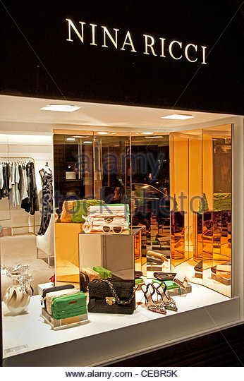 ผ้าเช็ดหน้าแบรนด์เนม NINA RICCI ขอบลูกไม้ สวยมาก