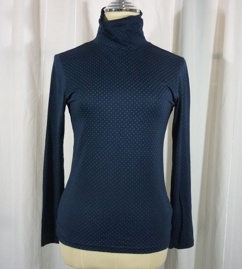 เสื้อฮีทเทคหญิง สีกรมจุดขาว Uniqlo Heattech ไซด์ M
