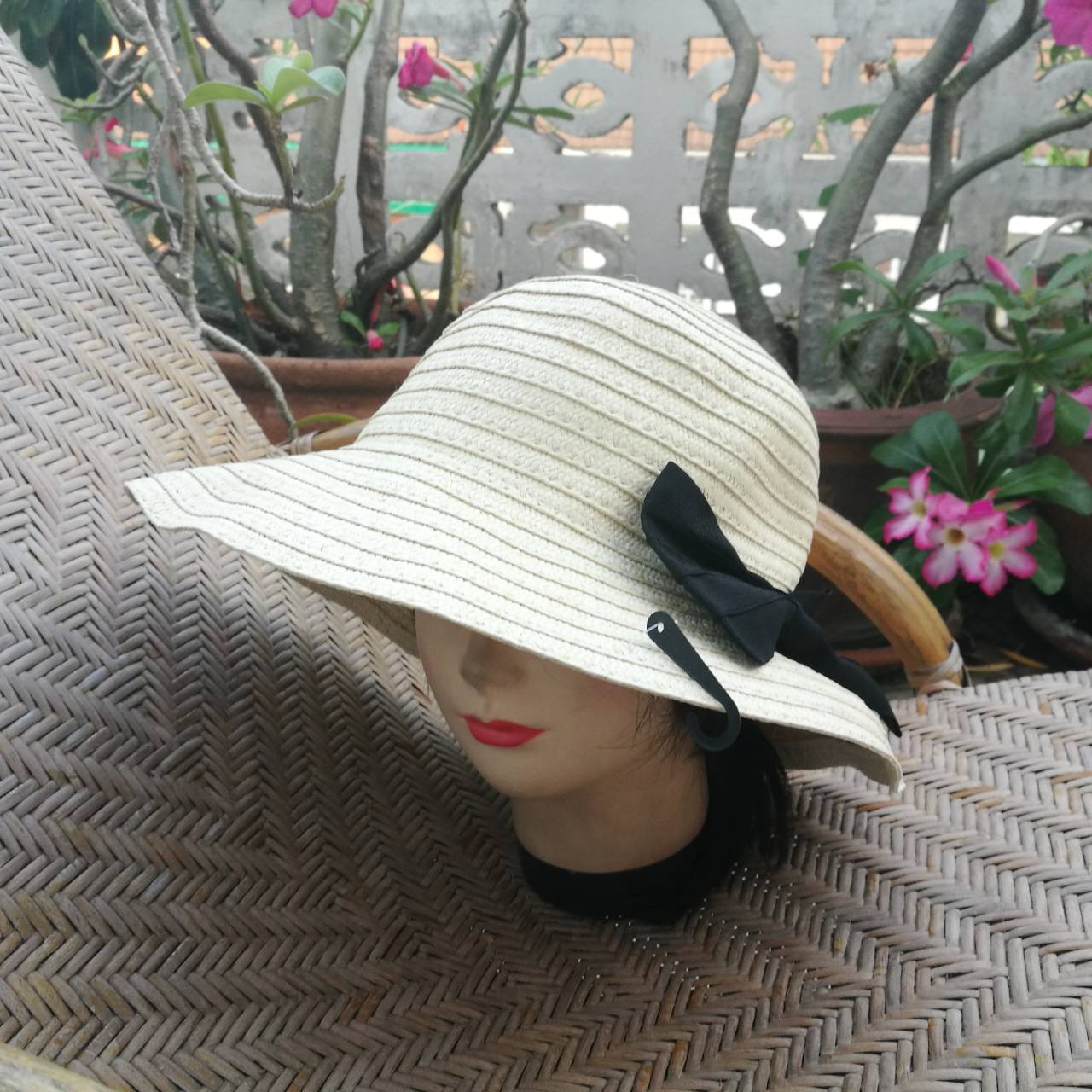 หมวกปีกกว้าง จากเส้นใยปาล์ม (ของใหม่)