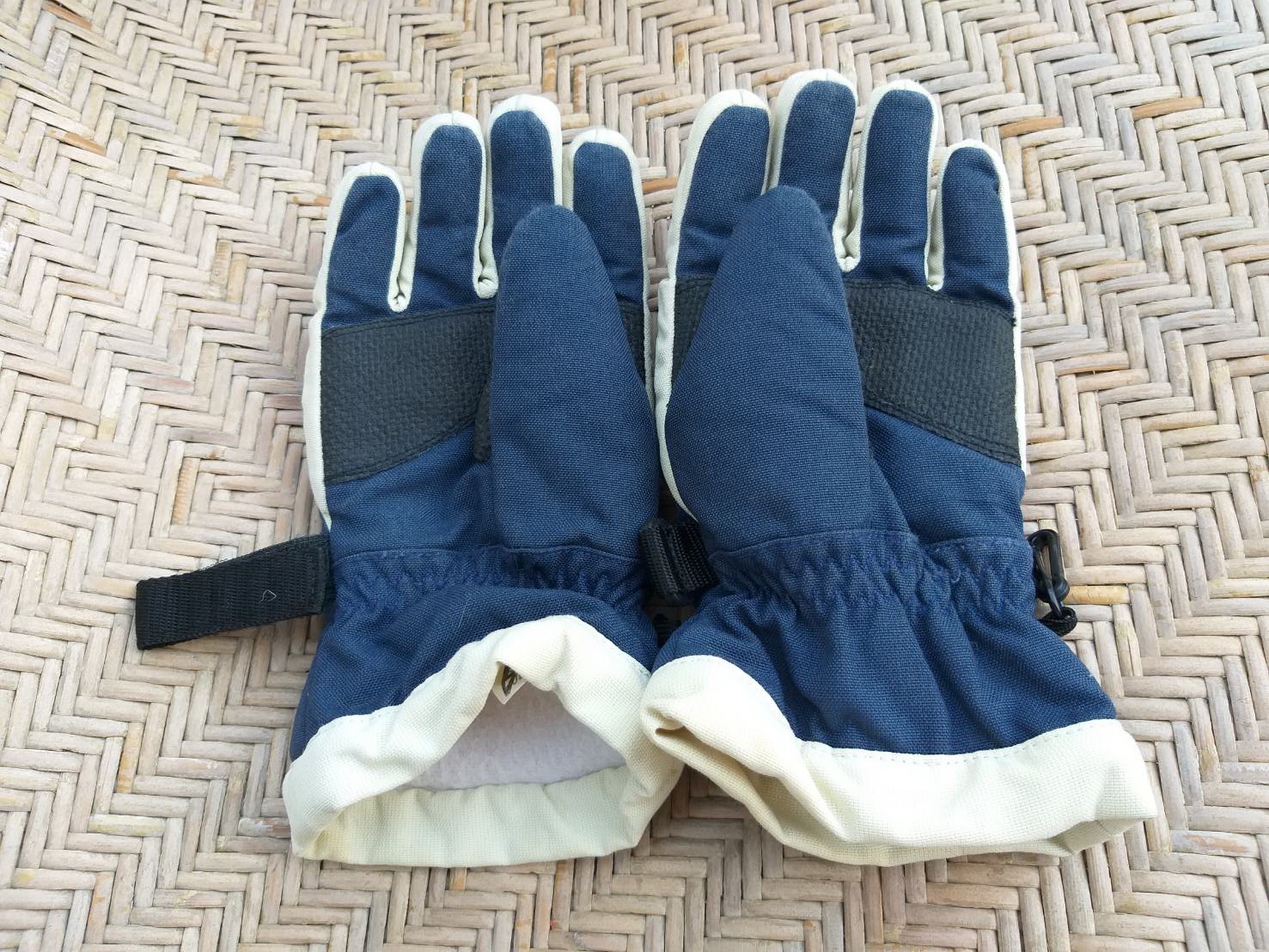 ถุงมือเด็กโต ถุงมือหนาอุ่นติดลบ