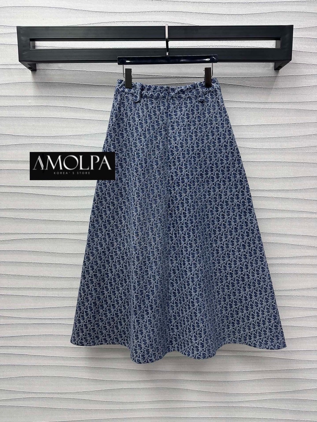 กระโปรงยาว CD DENIM แถบอักษรแต่งหนัง งานสวย เกรดขั้นเทพ งานตามภาพเลยนะคะ คุณภาพจึ้งๆ เลยค้า งานสวยยยยย ชนช๊อป ใส่สบาย : สินค้าคุณภาพ (พร้อมส่ง)