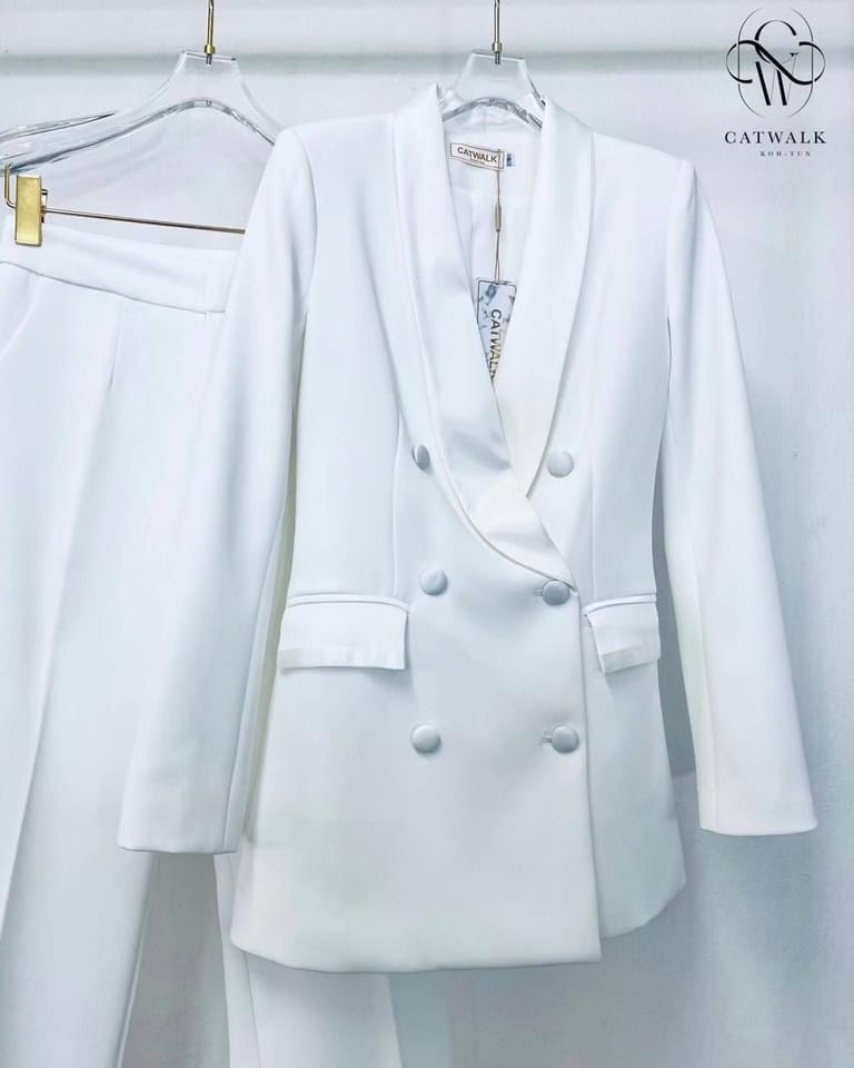 เซตสูทปกเลื่อม+กางเกงขาตรง เนื้อผ้าเกรดเอ เนื้อนุ่มเป็นทรงใส่สบาย สินค้าคุณภาพ (พร้อมส่ง)