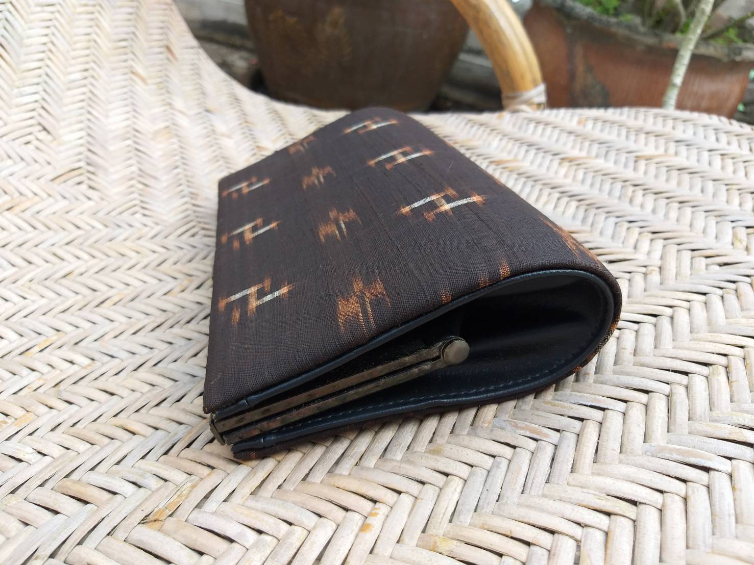 กระเป๋าผ้าทอ ถือออกงาน สวยสไตล์ไทยๆ