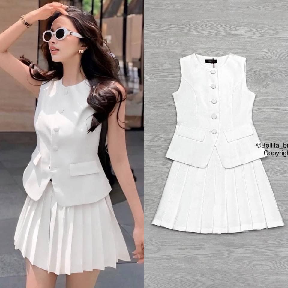 เซ็ทกระโปรงสีขาวคลีนๆ เสื้อคอกลมแขนกุด กระดุมด้านหน้า แต่งฝากระเป๋าที่ปลายเสื้อ มากับ กระโปรงสั้นจีบพลีทน่ารักได้ลุคคลีนๆ ใส่สบาย สินค้าคุณภาพ (พร้อมส่ง)