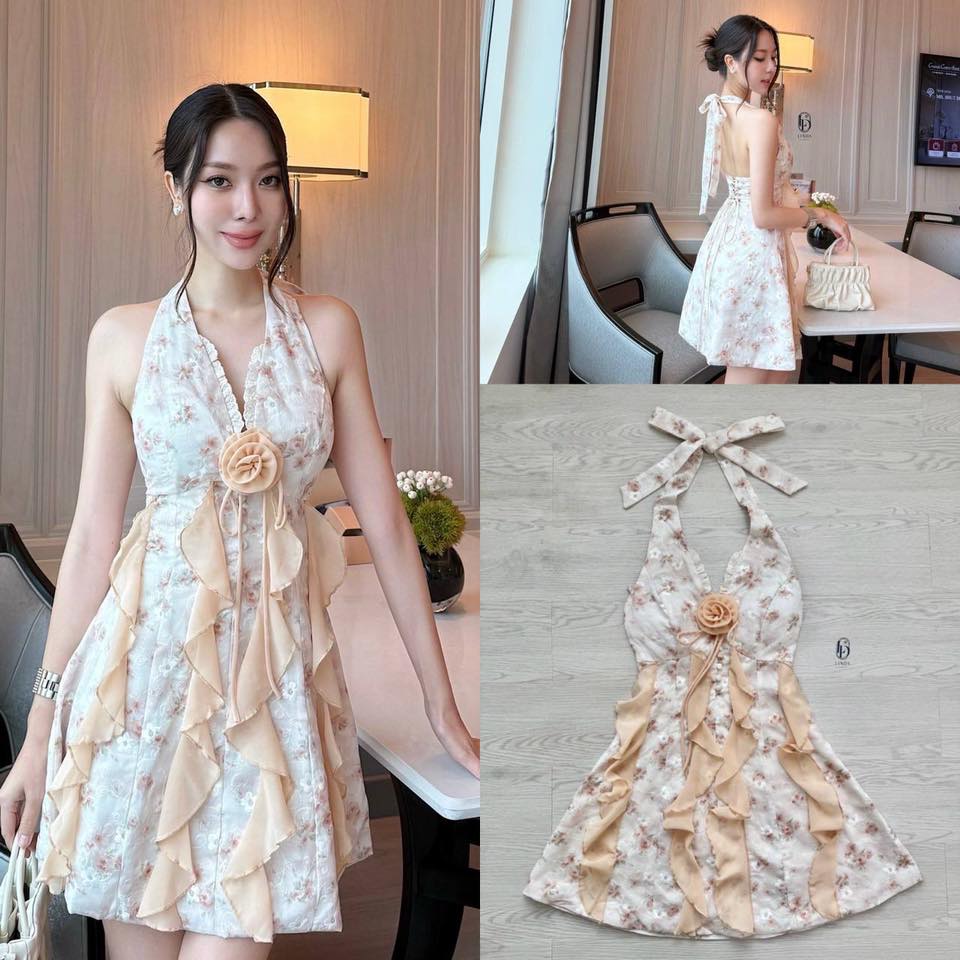 เดรสสายคล้องคอผ้าลายดอกโทนพาสเทล-ขาว ดีไซน์ทรงเอ เพิ่มลูกเล่นด้วยระบายผ้าชีฟองสีพาสเทล เรียงแนวตั้ง และดอกไม้ผ้าประดับกลางอก ใส่สบาย : สินค้าคุณภาพ (พร้อมส่ง)