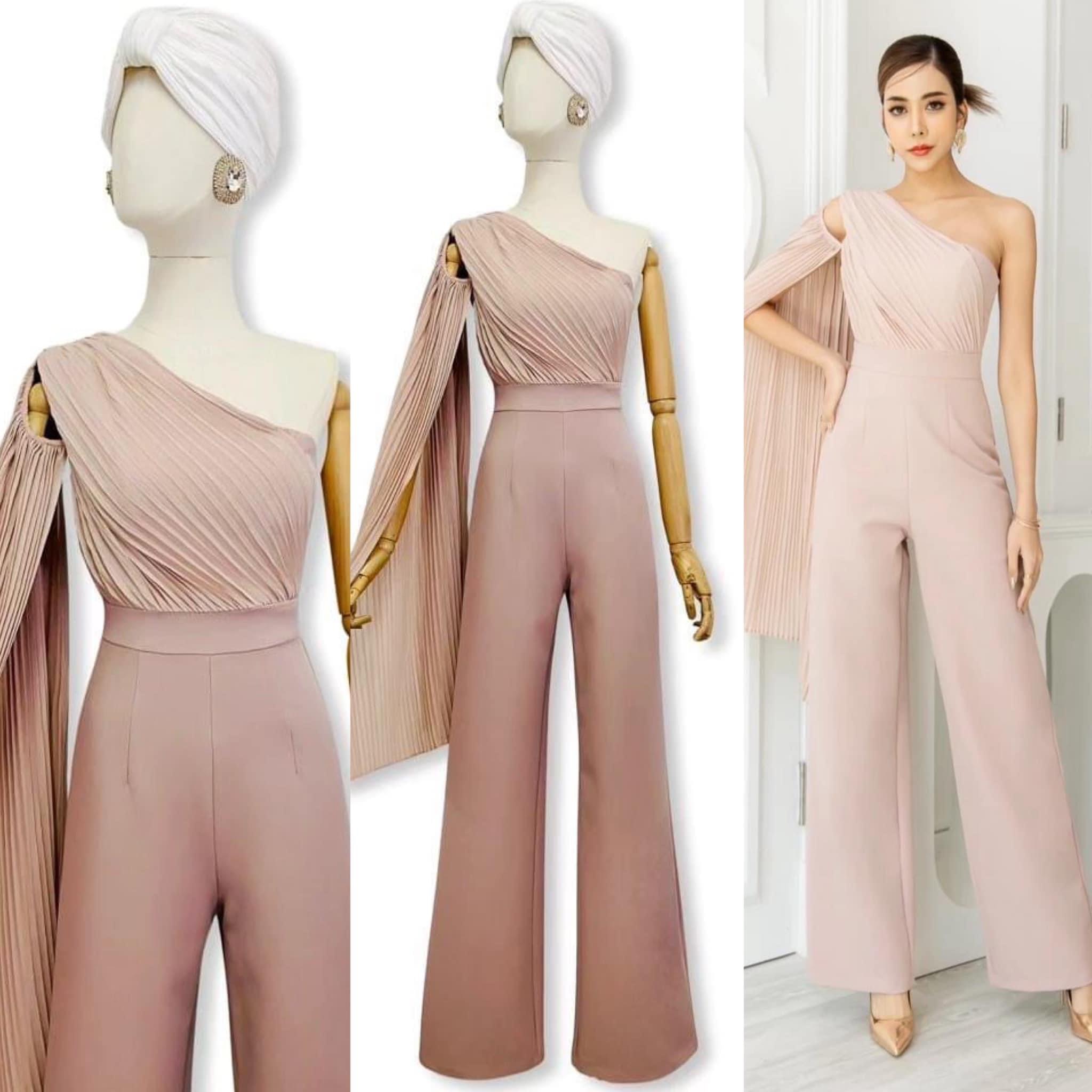 จั้มสูทไหล่เฉียงแต่งผ้าชีฟองอัดพลีท เนื้อผ้าเกรดเอ ผ้าทิ้งตัวสวย ตัวชุดเป็นทรงเข้ารูป สินค้าคุณภาพ (พร้อมส่ง)